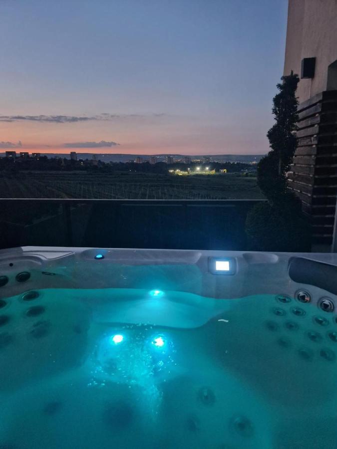 Gavas Jacuzzi & Panoramic View Apartment Cluj-Napoca Exterior photo